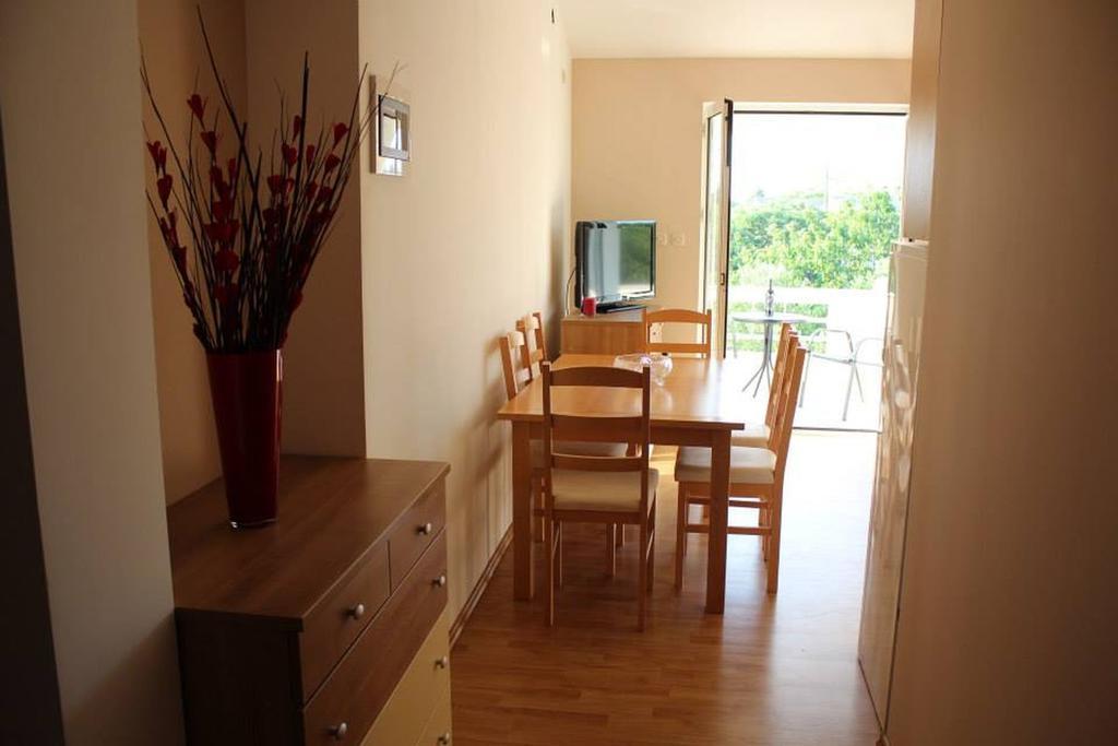 Apartments Mrdelja Vrsi Exterior photo